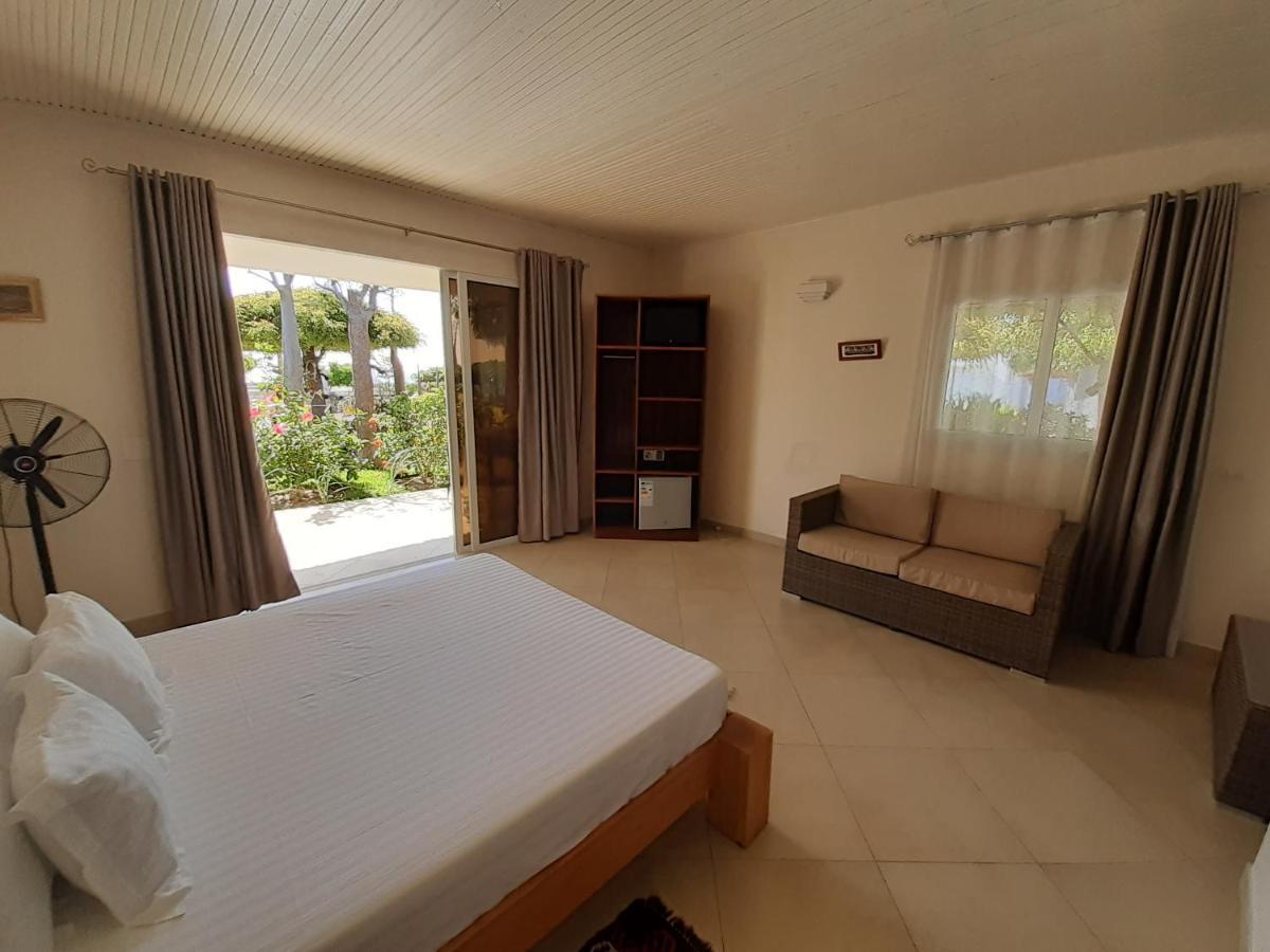 Aux 2 Metis Hotel Toliara Exterior foto